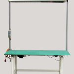 Stół montażowy z pneumatycznym systemem regulacji poziomu blatu roboczego